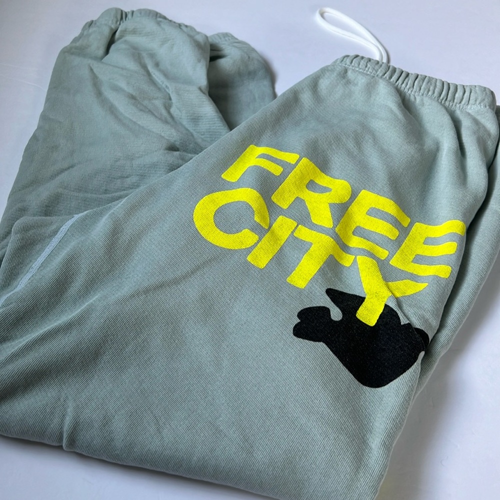 ✨FREE CITY SWEATS✨